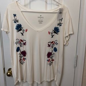 BNWT American Eagle floral t-shirt